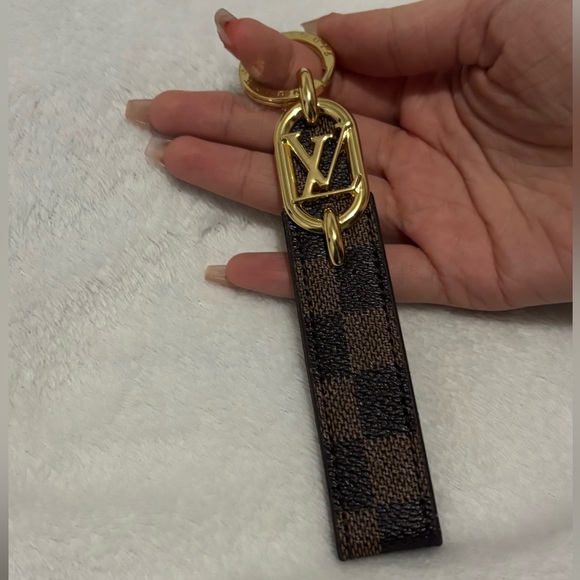 🎁Luxury Brown and Gold Keychain🎁 - Picture 3 of 4